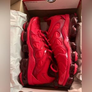 (Red) Nike Vapor Max & black nike both men’s size 9.5 in MENS